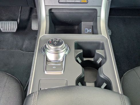 Used 2024 Ford Edge SE w/ Black Appearance Package AWD/4WD image 19