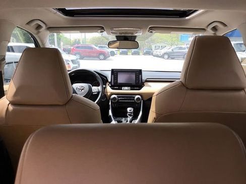 Used 2020 Toyota RAV4 XLE Premium image 35