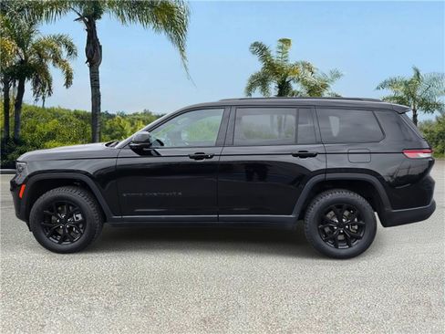 Certified 2024 Jeep Grand Cherokee L Laredo image 2