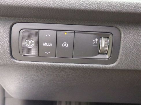 New 2027 Chevrolet Traverse LT w/ Driver Confidence Package FWD image 21