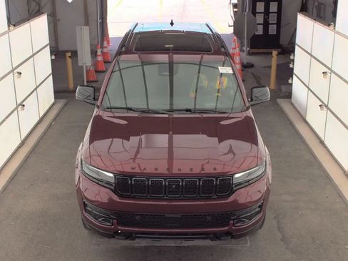 Used 2024 Jeep Wagoneer Series II w/ Convenience Group I AWD/4WD image 2