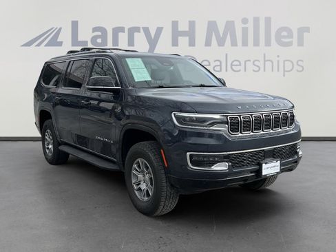 Used 2023 Jeep Wagoneer L 4WD image 2