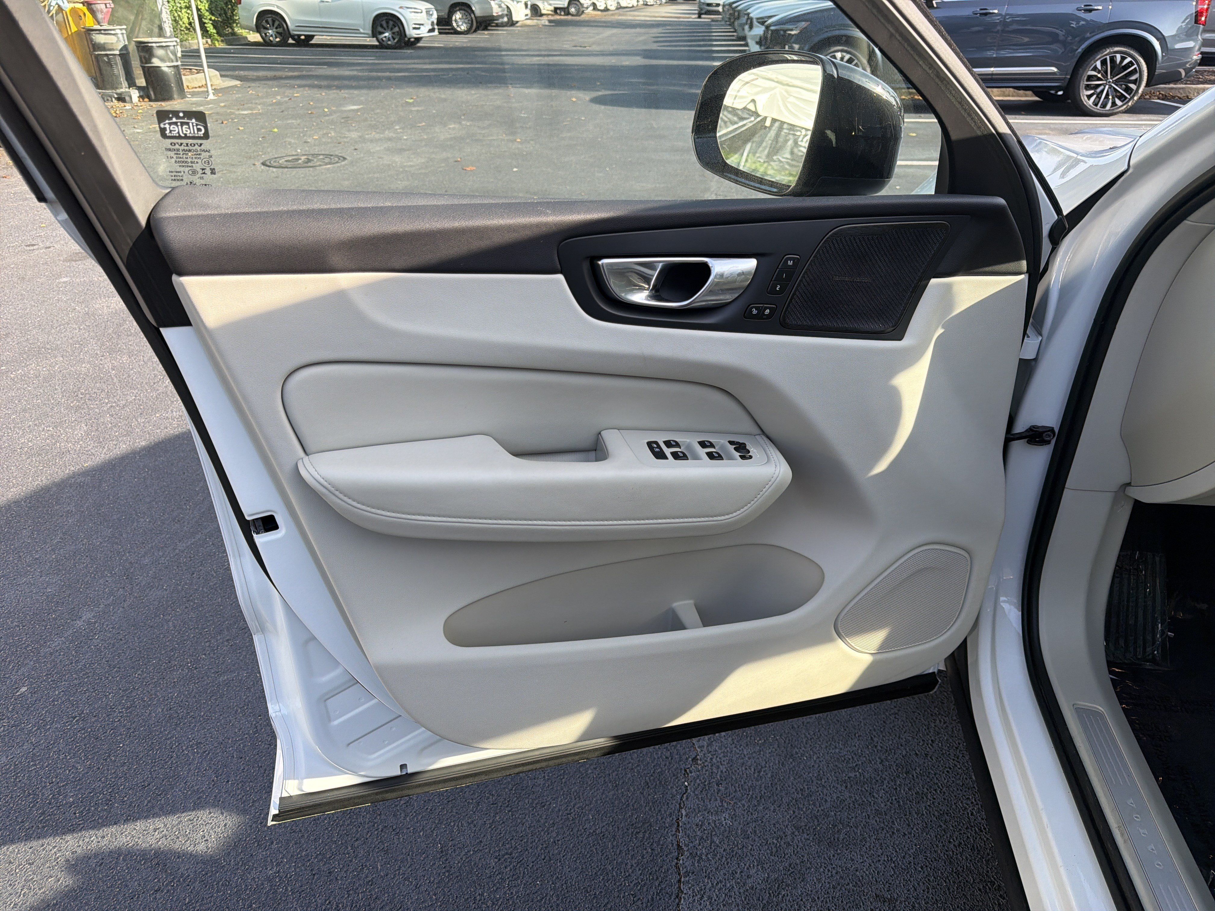 Used 2023 Volvo XC60 B6 Ultimate w/ Protection Package Premier AWD/4WD image 14