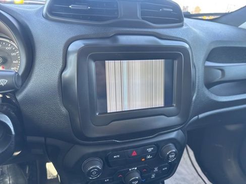 Used 2021 Jeep Renegade Latitude w/ Sun & Sound Group image 29