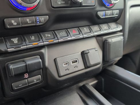 Used 2022 GMC Sierra 2500 Denali w/ Denali Black Diamond Edition AWD/4WD image 21