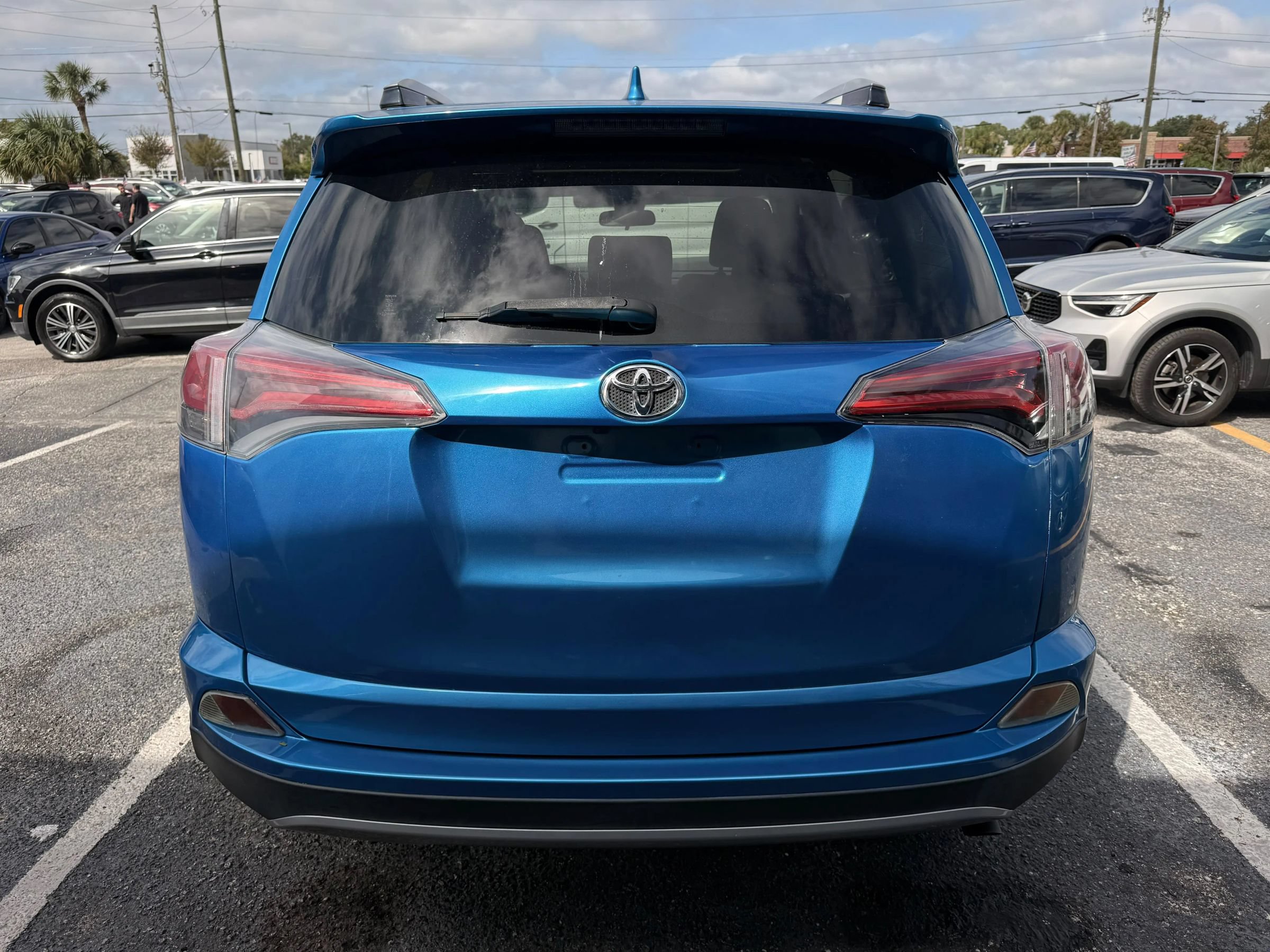 Used 2017 Toyota RAV4 XLE FWD image 5