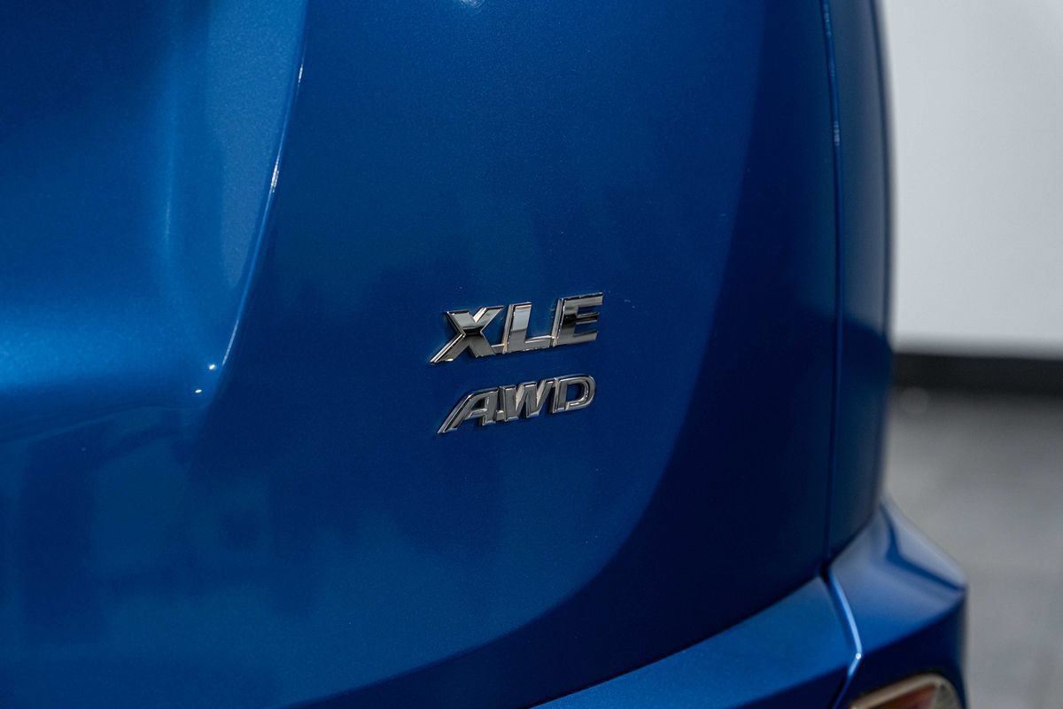 Used 2017 Toyota RAV4 XLE w/ Plus Special Value Package AWD/4WD image 12