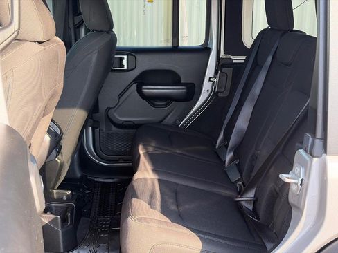 Used 2018 Jeep Wrangler Unlimited Sport S AWD/4WD image 10