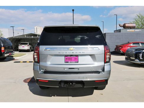 Used 2024 Chevrolet Suburban LT w/ Luxury Package image 6