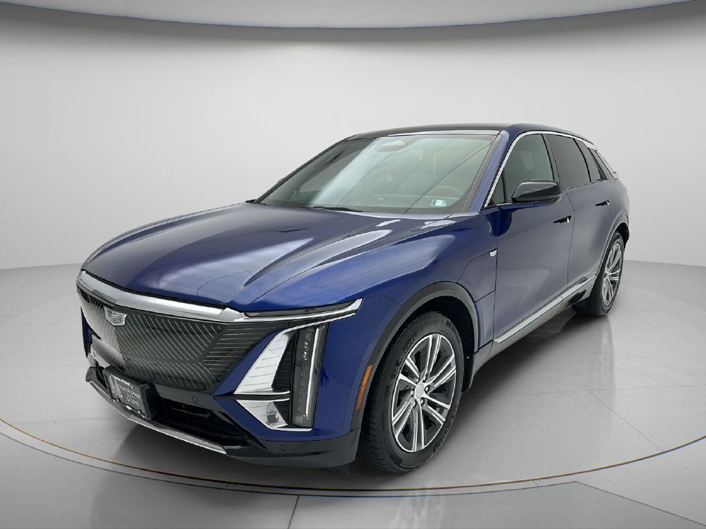 Used 2024 Cadillac Lyriq Luxury w/ LPO, Floor Liner Package AWD/4WD image 3