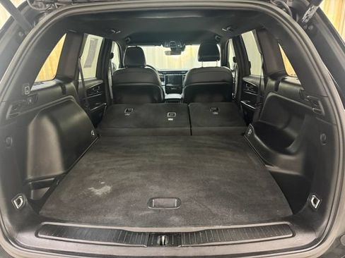 Used 2025 Jeep Grand Cherokee Altitude AWD/4WD image 32
