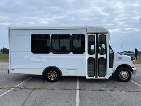 Used 2003 Ford E-350 and Econoline 350 Super Duty image 4