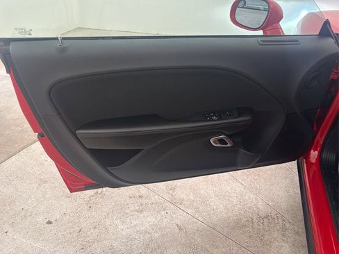 Used 2019 Dodge Challenger R/T RWD image 31