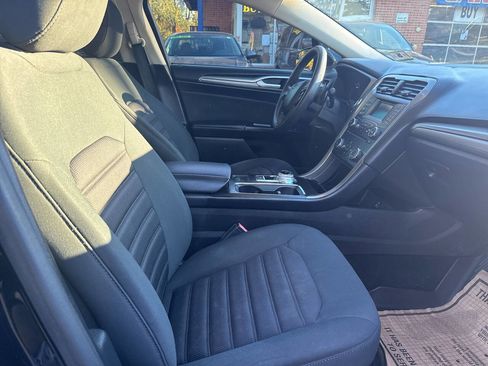 Used 2017 Ford Fusion SE image 18
