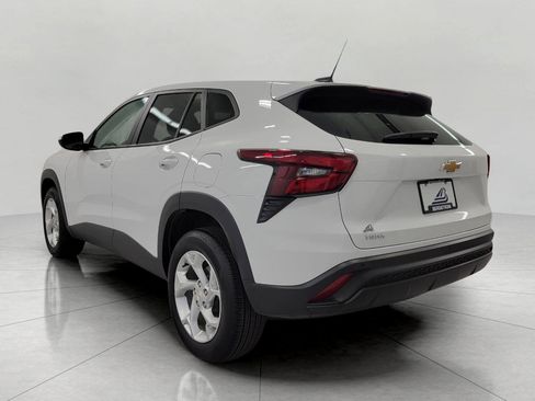 Used 2024 Chevrolet Trax LS w/ LS Convenience Package FWD image 20
