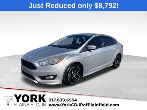 Used 2015 Ford Focus SE w/ SE Sport Package image 1