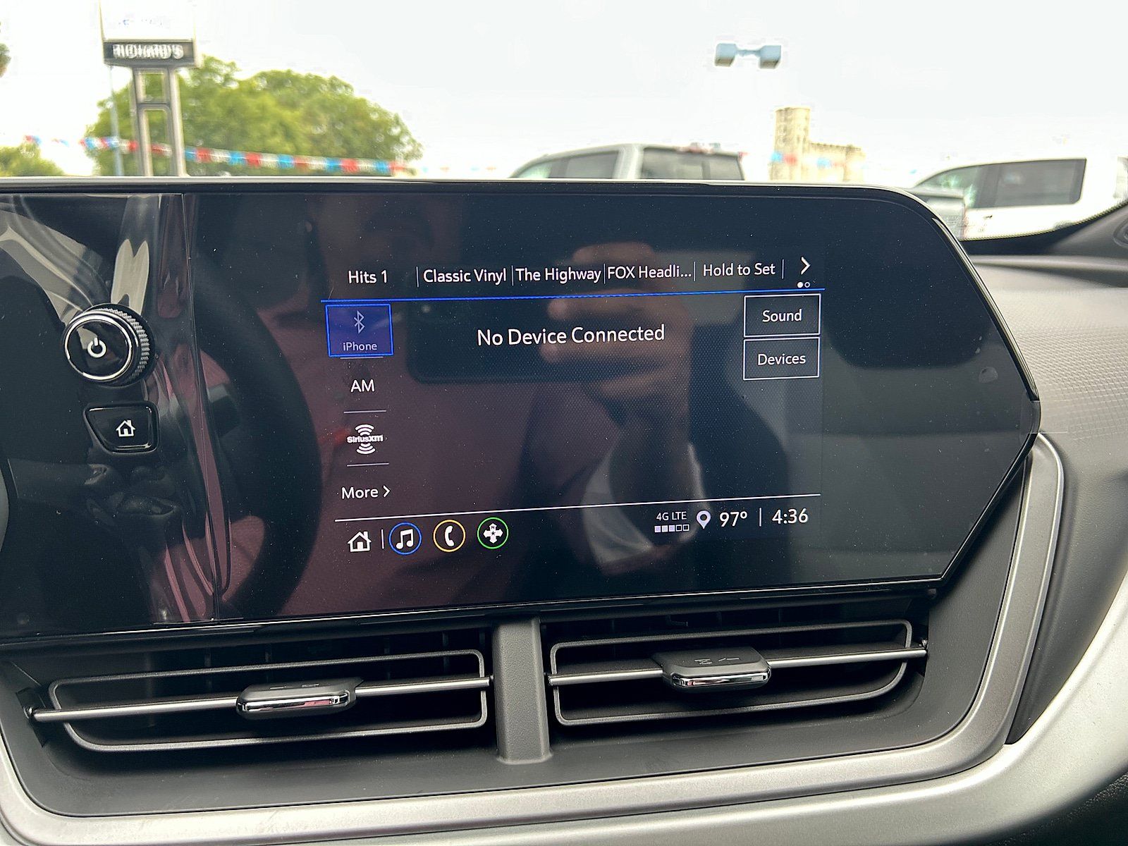 New 2026 Chevrolet Trax RS w/ Sunroof Package FWD image 30