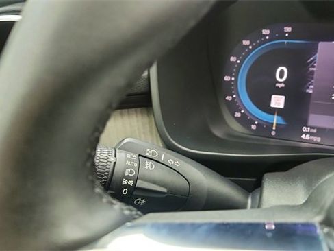 Used 2024 Volvo XC40 B5 Plus image 44