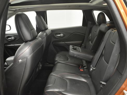 Certified 2016 Jeep Cherokee Trailhawk w/ Comfort/Convenience Group image 30