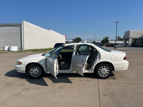 Used 2001 Buick Century Custom w/ Premium Pkg FWD image 3