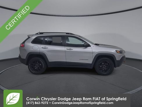 Used 2019 Jeep Cherokee Trailhawk w/ Comfort/Convenience Group image 17