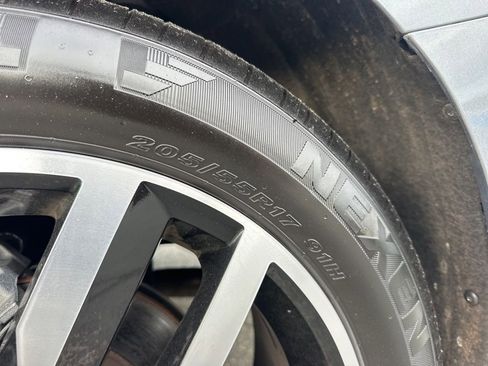 Used 2025 Volkswagen Jetta SE image 30