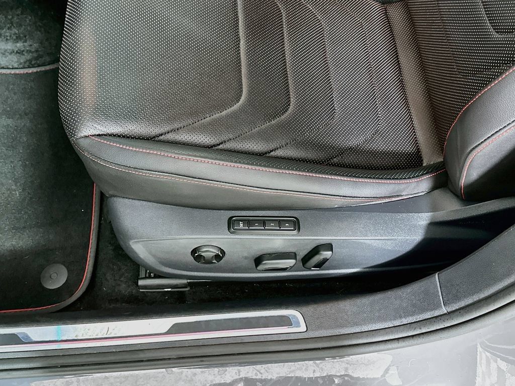 Used 2024 Volkswagen Jetta GLI Autobahn FWD image 9