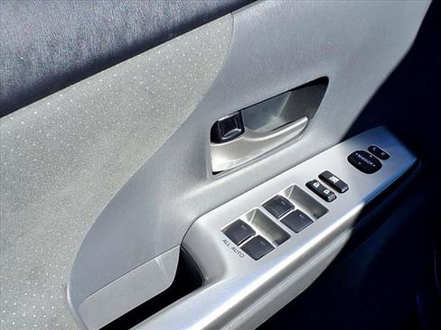 Used 2014 Toyota Prius V Two image 18