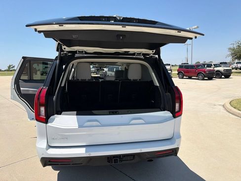 Used 2025 Ford Expedition Active AWD/4WD image 13