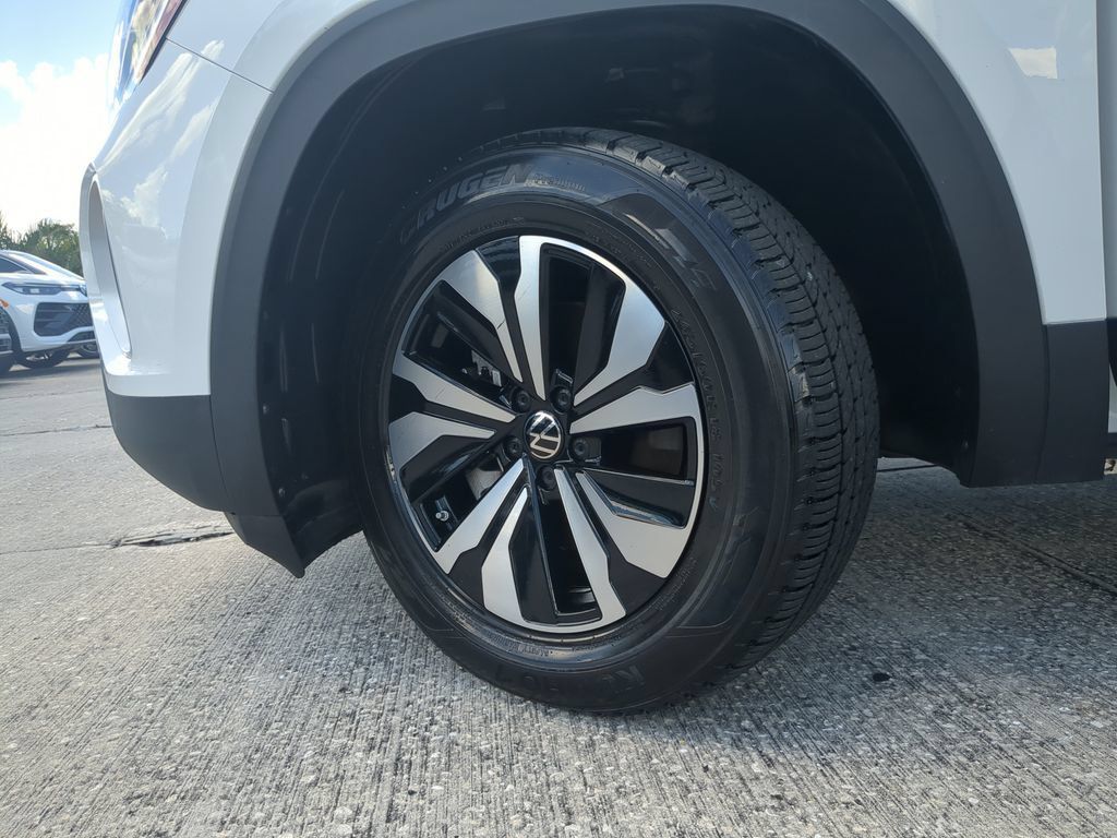 Certified 2024 Volkswagen Atlas SE FWD image 33