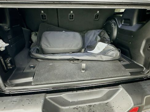 Used 2021 Jeep Wrangler Sahara image 30