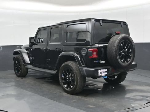 Used 2022 Jeep Wrangler Unlimited Sahara w/ Cold Weather Group AWD/4WD image 23