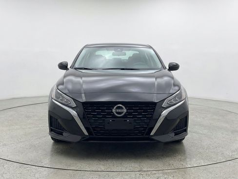 Used 2025 Nissan Altima 2.5 SV FWD image 2