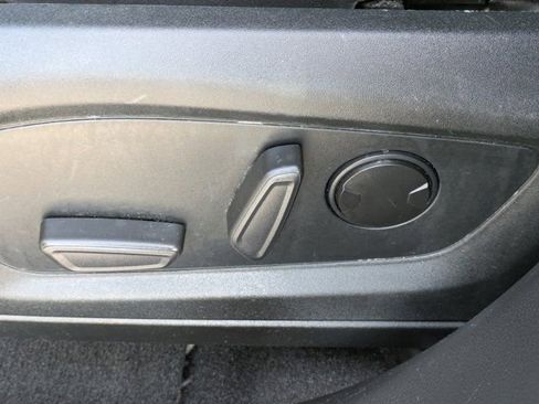 Used 2021 Ford Explorer XLT w/ Equipment Group 202A image 16