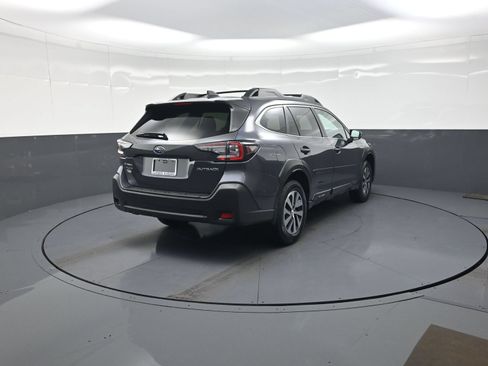 Used 2024 Subaru Outback Premium AWD/4WD image 3