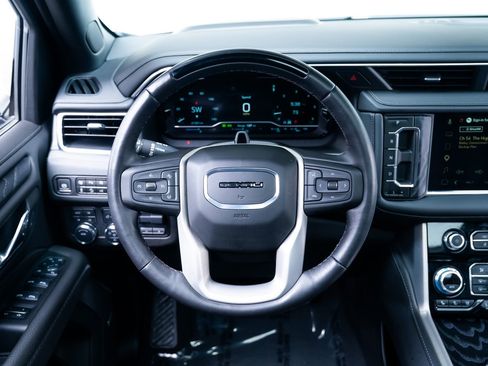 Used 2024 GMC Yukon Denali w/ Advanced Technology Package AWD/4WD image 12