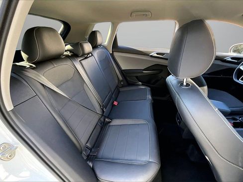 Used 2024 Volkswagen Taos SE image 23