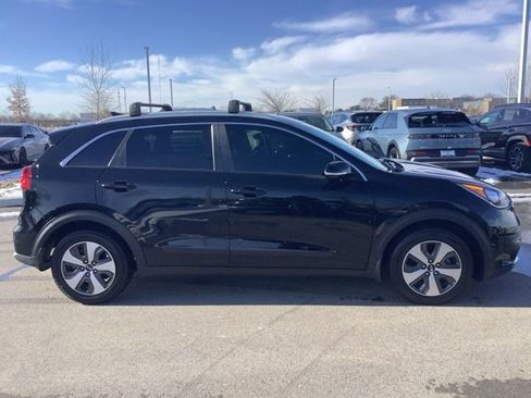 Used 2018 Kia Niro EX image 4