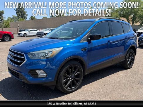 Used 2017 Ford Escape SE w/ SE Sport Appearance Package FWD image 1