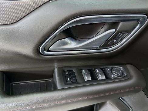 Used 2022 Chevrolet Suburban RST image 17