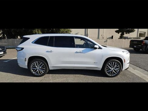 Used 2025 Buick Enclave Avenir w/ Super Cruise Package image 5