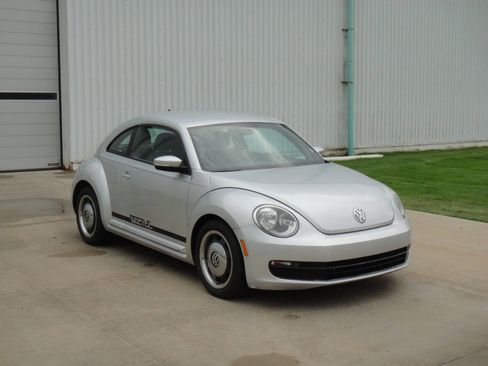 Used 2012 Volkswagen Beetle 2.5 FWD image 4