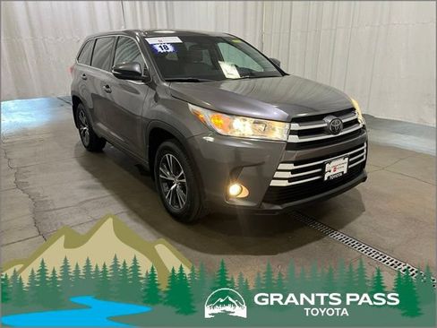 Certified 2018 Toyota Highlander Plus AWD/4WD image 1