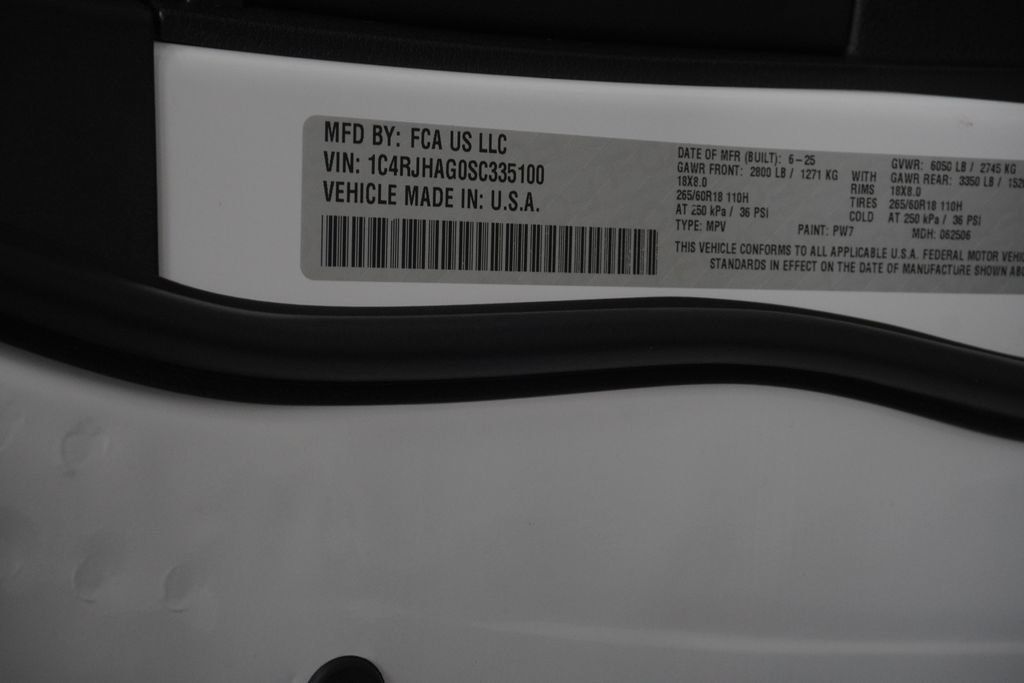 Certified 2025 Jeep Grand Cherokee Laredo X AWD/4WD image 54