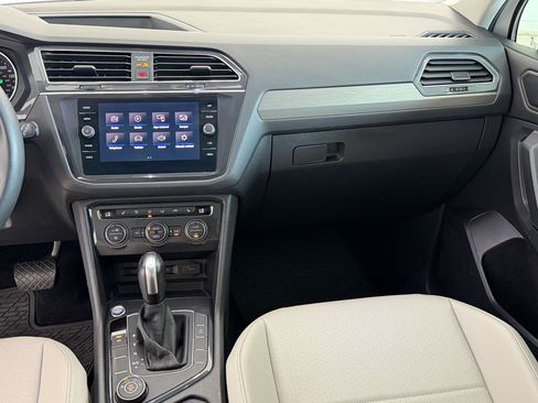 Used 2020 Volkswagen Tiguan SE w/ Panoramic Sunroof Package AWD/4WD image 29