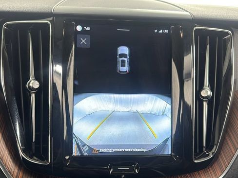 Used 2023 Volvo XC60 B5 Plus w/ Climate Package AWD/4WD image 25