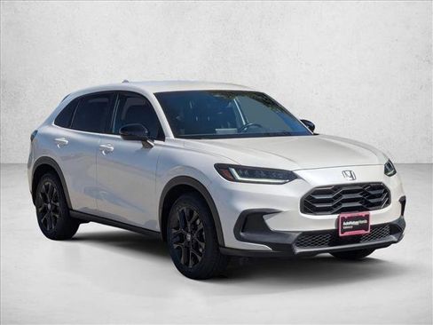 Used 2023 Honda HR-V Sport image 3