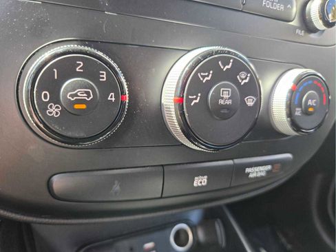 Used 2016 Kia Soul + FWD image 25