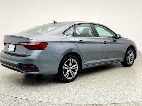 Used 2023 Volkswagen Jetta SE w/ Panoramic Sunroof Package FWD image 3