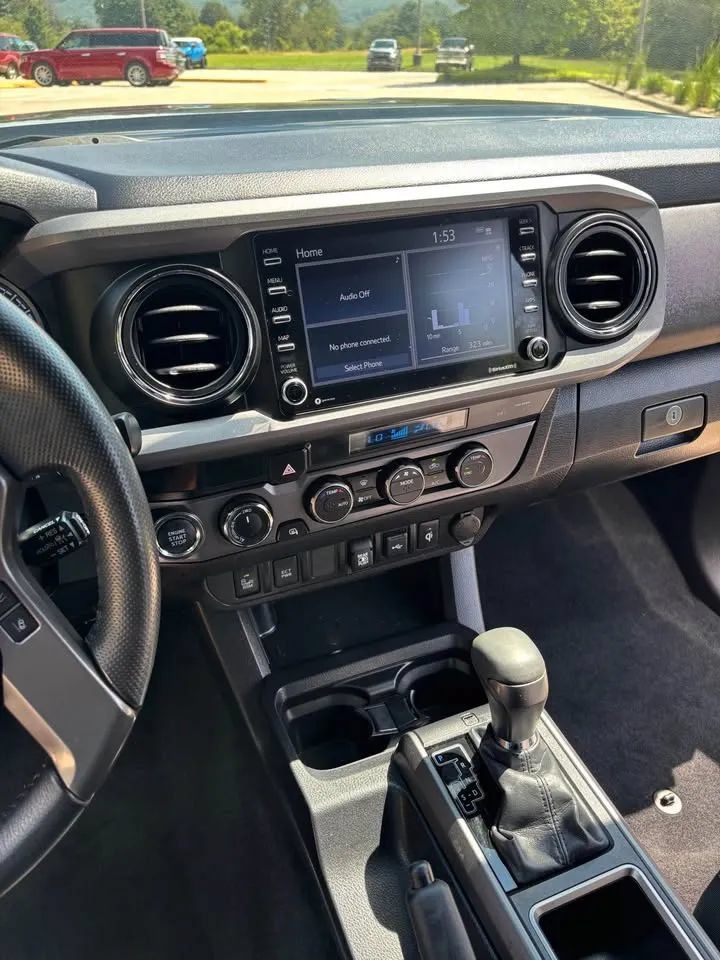 Used 2023 Toyota Tacoma TRD Off-Road w/ Technology Package AWD/4WD image 9